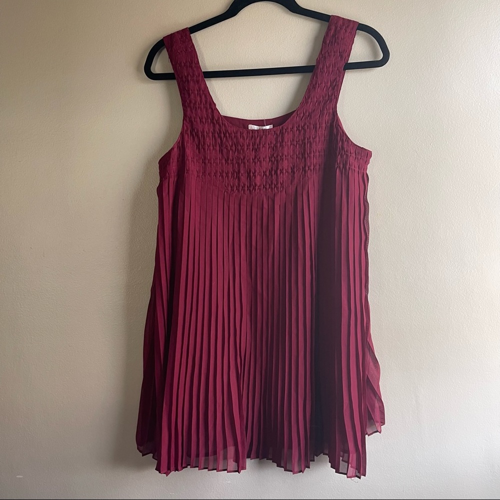 Esley pleated flowy sleeveless tunic top